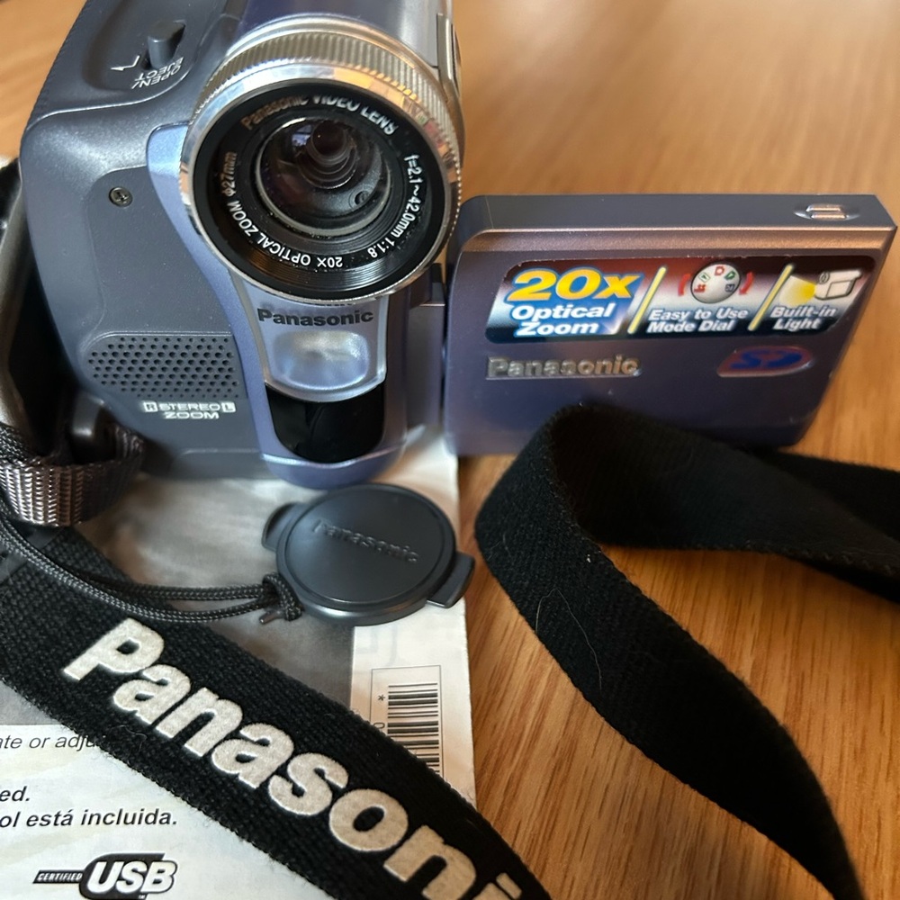 Panasonic Silver Video Camcorder PV-GS9 Handheld w/ 4 Recording Tapes